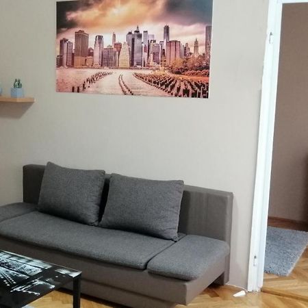 Startpont Apartman Pécs Extérieur photo