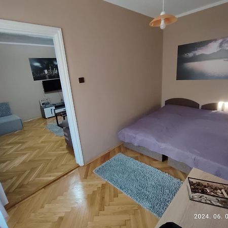 Startpont Apartman Pécs Extérieur photo