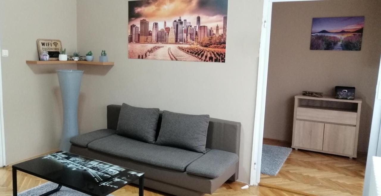 Startpont Apartman Pécs Extérieur photo