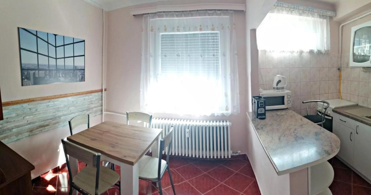 Startpont Apartman Pécs Extérieur photo