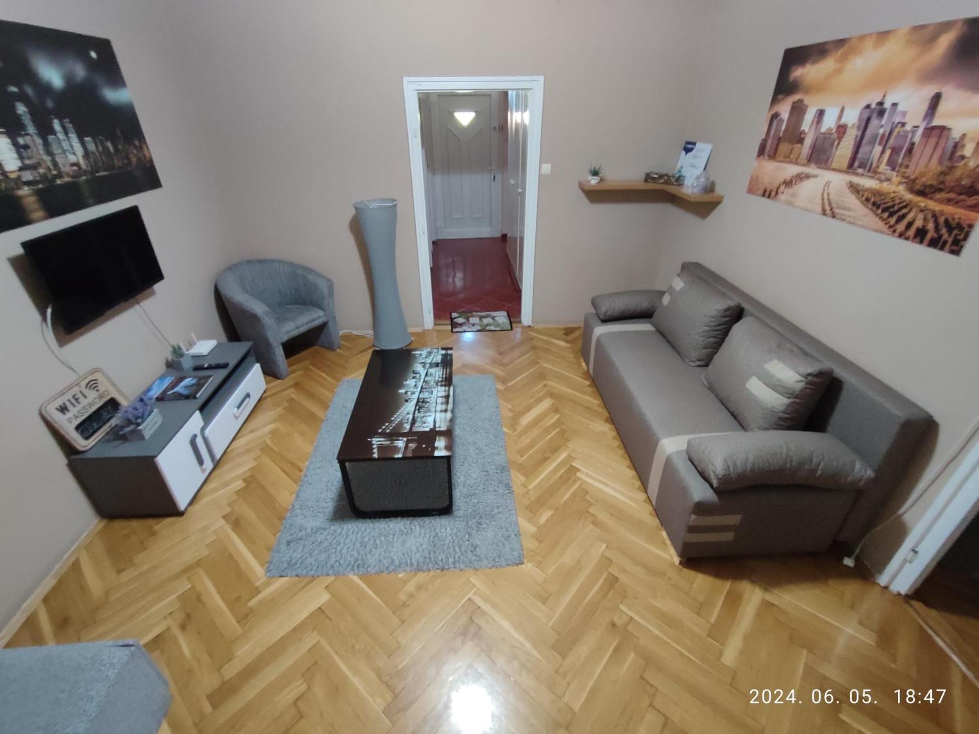 Startpont Apartman Pécs Extérieur photo