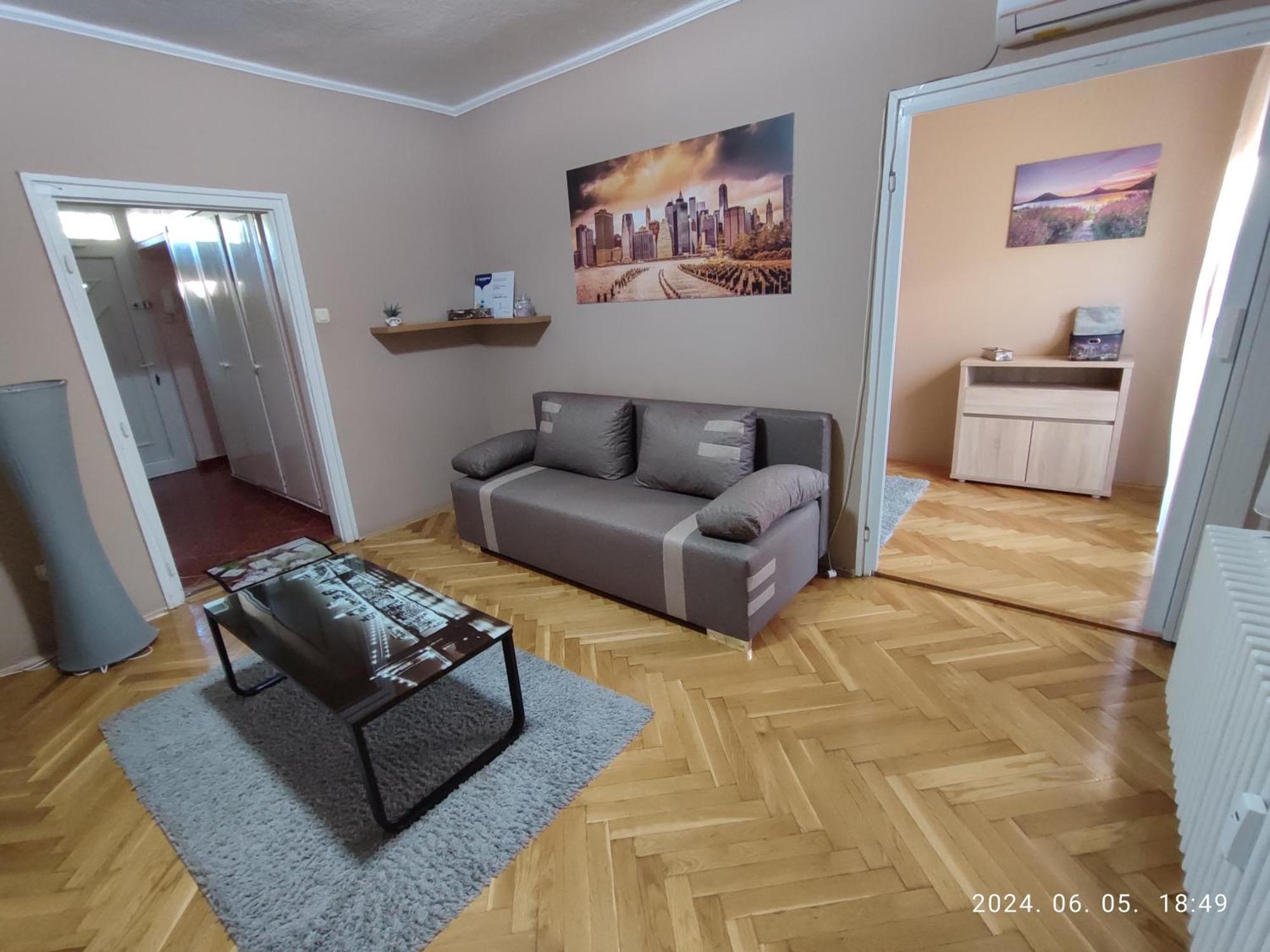 Startpont Apartman Pécs Extérieur photo
